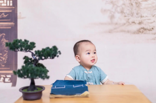 威海怀孕肚子中间凹两边凸